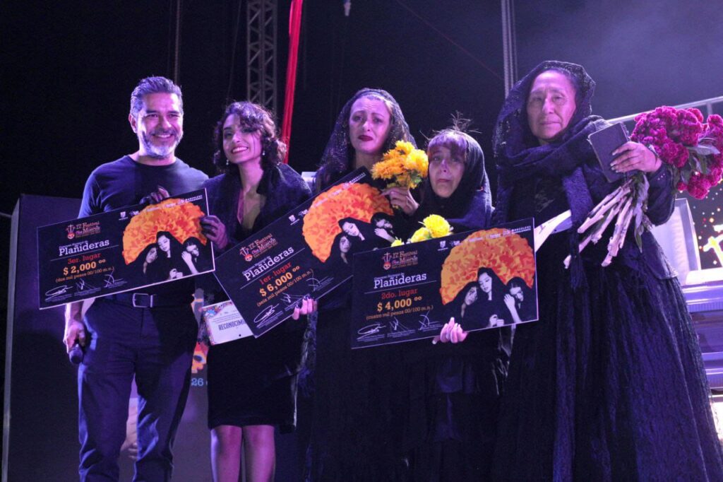 Entregan premios a las tres mejores plañideras en el Concurso Nacional de San Juan del Río