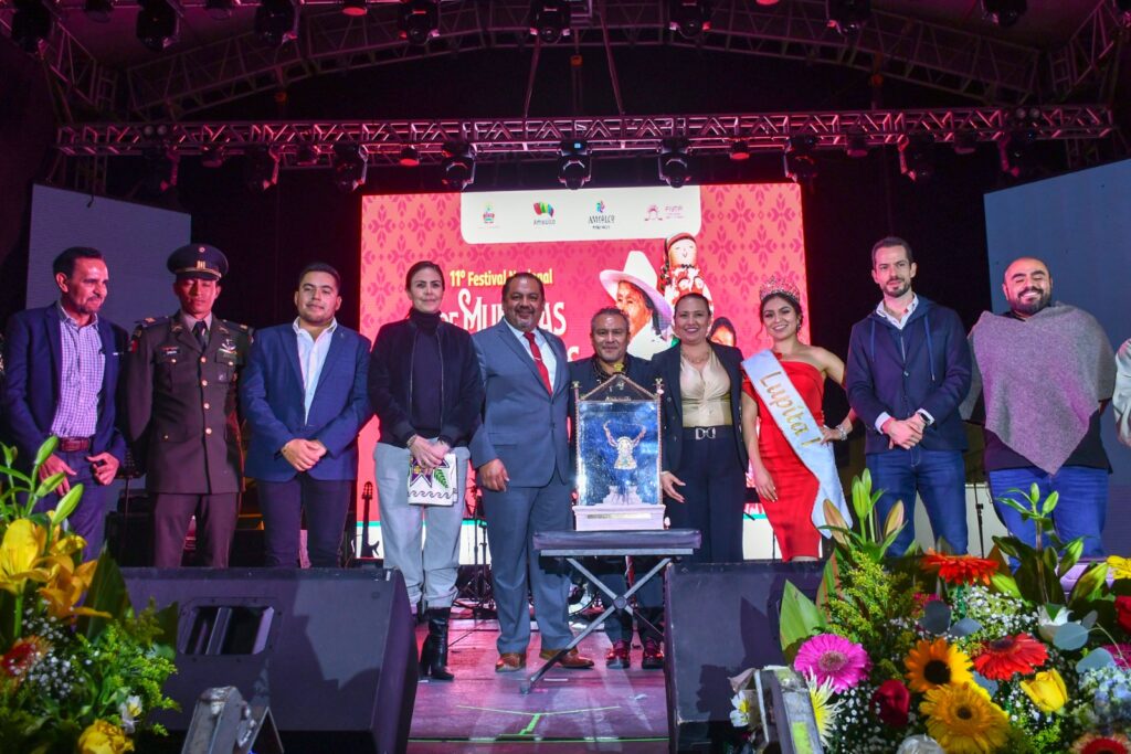 Alcalde René Mejía inaugura con rotundo éxito el 11° Festival Nacional de Muñecas Artesanales en Amealco.