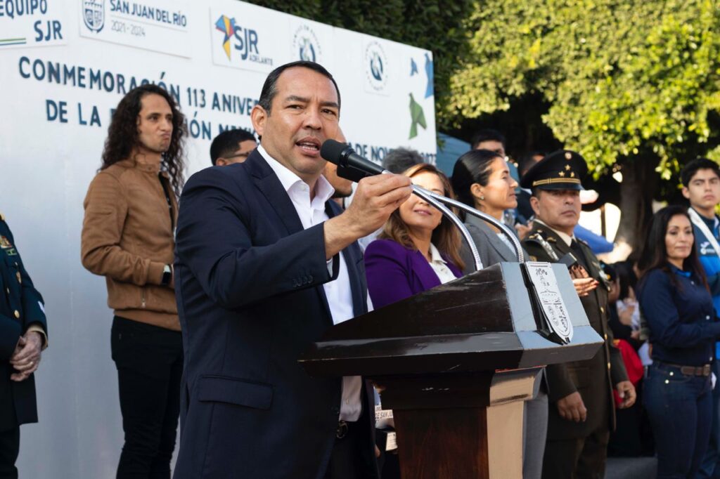 Reconoce Roberto Cabrera a deportistas destacados en ceremonia del 113 Aniversario de la Revolución Mexicana