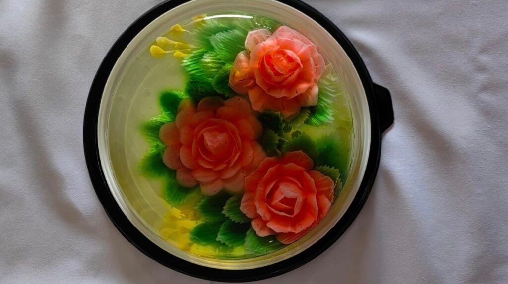 Finalizó el curso de gelatina artística en Ezequiel Montes.