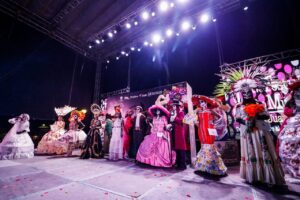 Premian a mejores Catrinas y Compañía Mecehualtin Mitotiani rinde homenaje a los Muertos en San Juan del Río