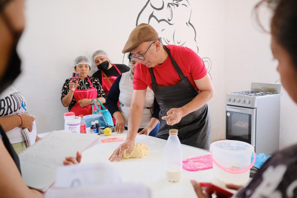 DIF Municipal de San Juan del Río beneficia a 400 personas con taller de elaboración de pan