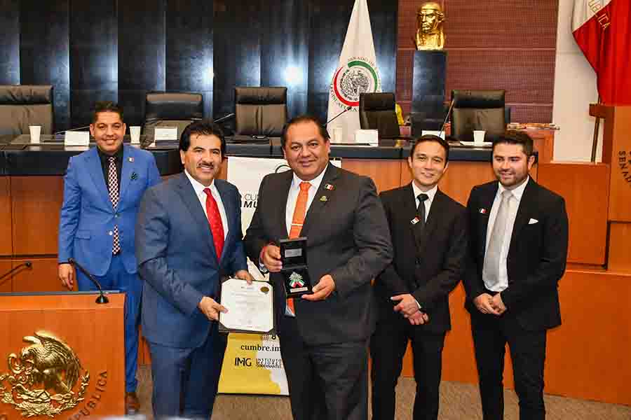 Alcalde René Mejía: Tercer Vicepresidente Internacional del Instituto Mejores Gobernantes y galardonado con la Medalla al Mérito Bem Lamat