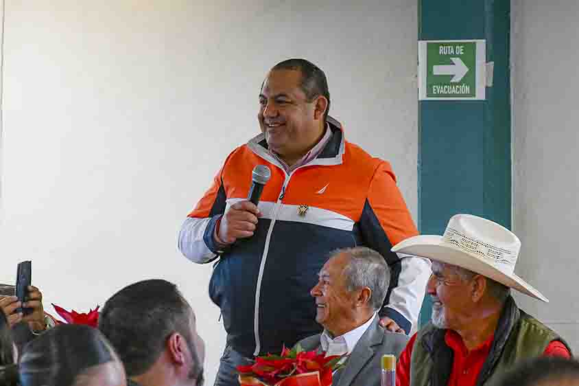 En comida con medios de comunicación el Presidente René Mejía anuncia inversión histórica por 65 millones de pesos para remodelación de espacios públicos.