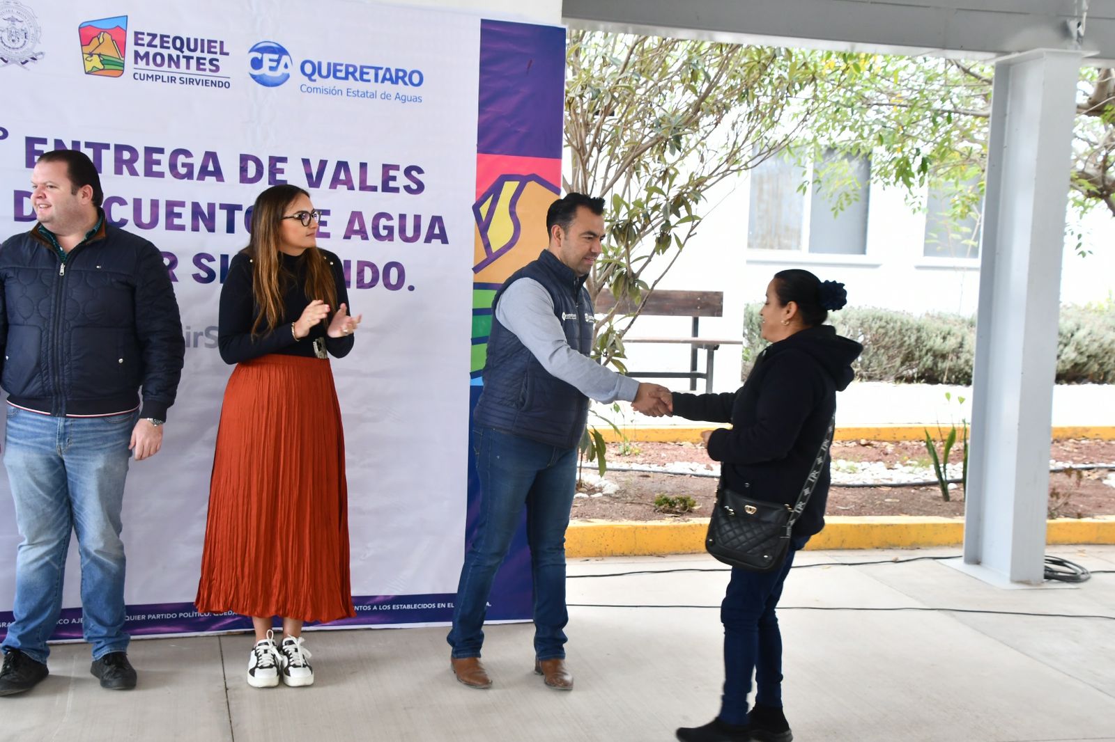 Entregan permisos de tomas de agua domésticas en Ezequiel Montes.