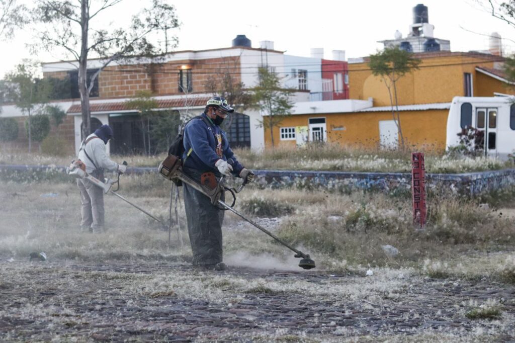 Roberto Cabrera supervisa trabajos de Servicios Públicos en la colonia Lomas del Pedregal