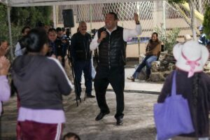 Roberto Cabrera pone en marcha rehabilitación de la plaza principal de Santa Rosa Xajay con casi 1 mdp de inversión