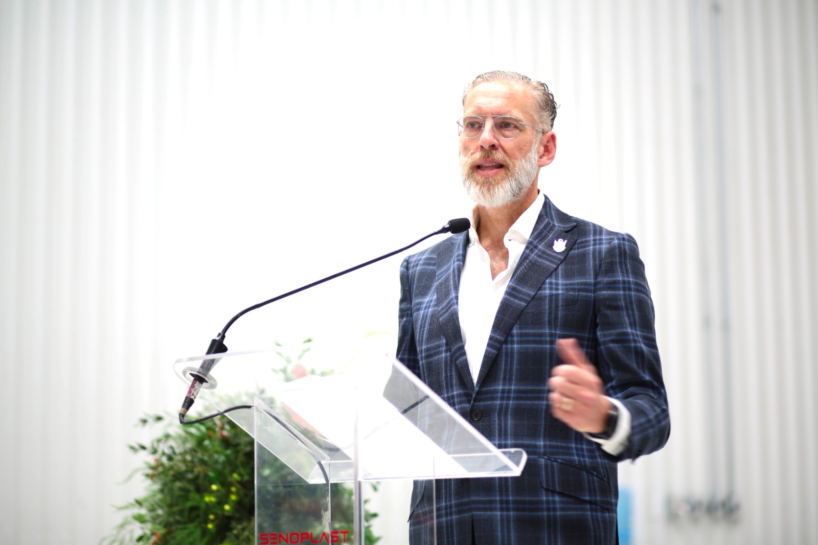 Inaugura titular de SEDESU ampliación de Senoplast