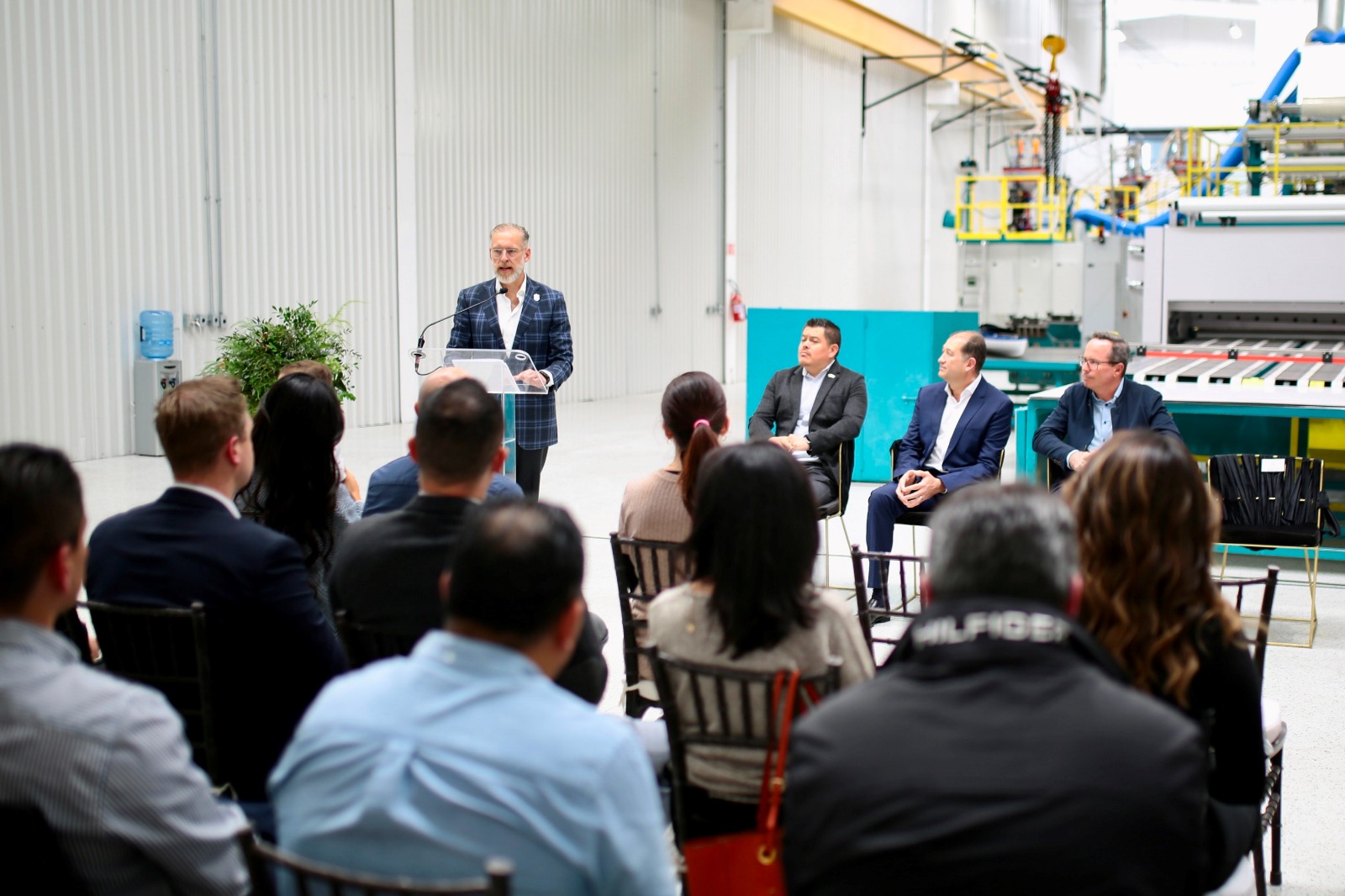 Inaugura titular de SEDESU ampliación de Senoplast