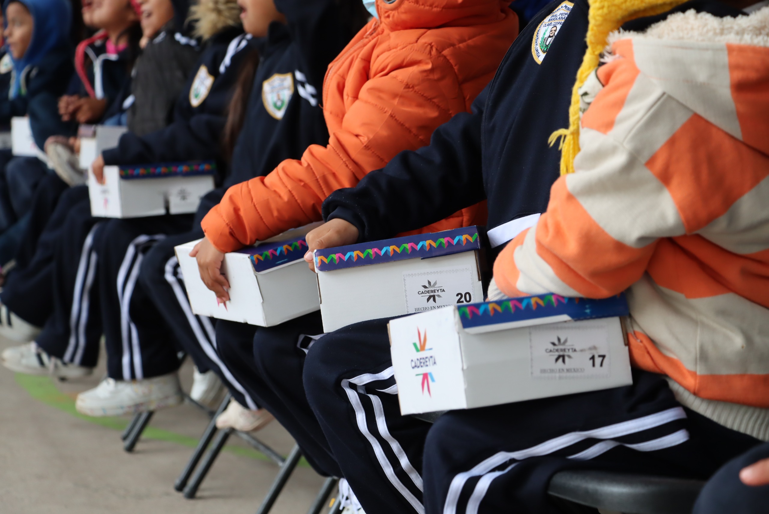 Avanza programa de entrega de tenis escolares en Cadereyta, este día 590 estudiantes recibieron este apoyo