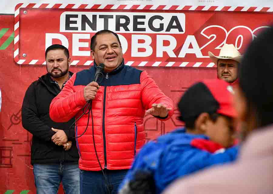 Alcalde René Mejía continúa llevando progreso a las localidades de Amealco con gira de entregas de obras.