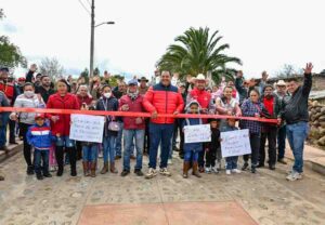 Alcalde René Mejía continúa llevando progreso a las localidades de Amealco con gira de entregas de obras.