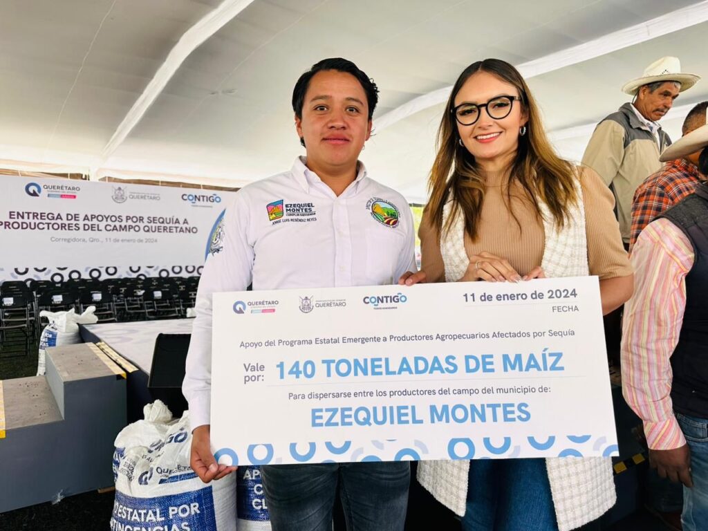Lupita Pérez asiste a la Entrega de Apoyo por Sequía a Productores del Campo Queretano.