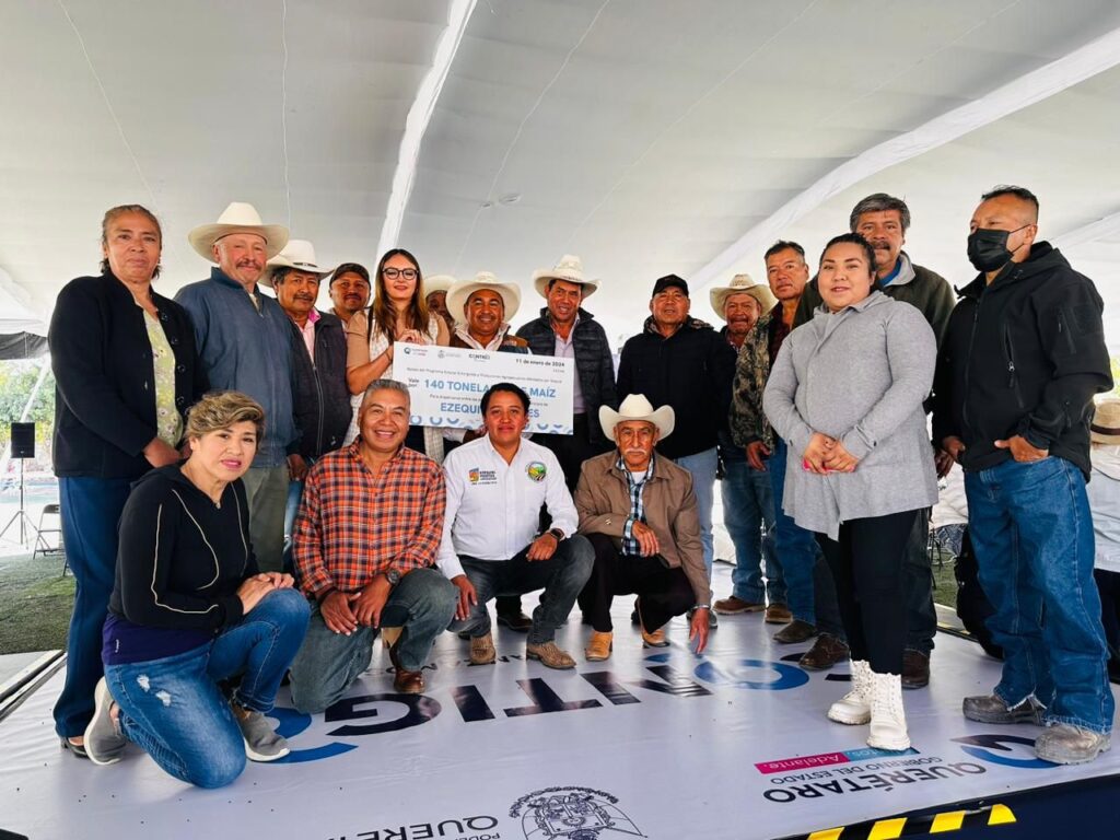 Lupita Pérez asiste a la Entrega de Apoyo por Sequía a Productores del Campo Queretano.