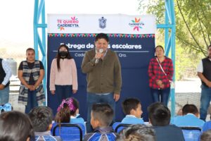 Entrega Miguel Martínez 189 pares de tenis y anuncia programa “Apoyando a mi escuela”