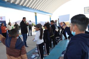 Entrega Miguel Martínez más de 800 pares de tenis a estudiantes de preescolares y primarias