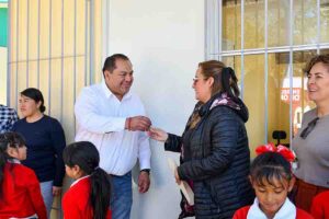 Entrega de Aula Didáctica por el Alcalde René Mejía en Escuela Primaria de "El Coyote"