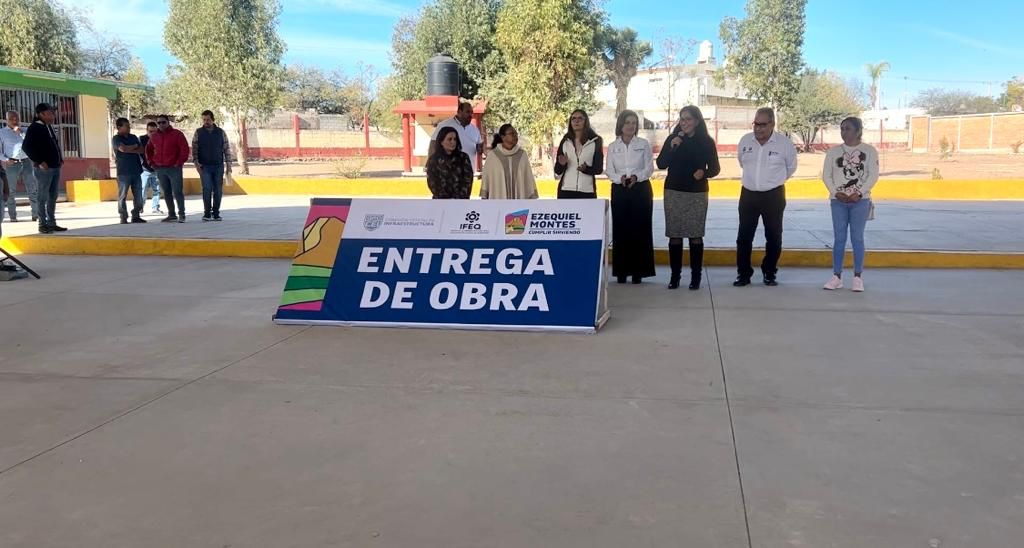 Lupita Pérez Montes en conjunto con el IFEQ, entregan obras en escuelas públicas del municipio.