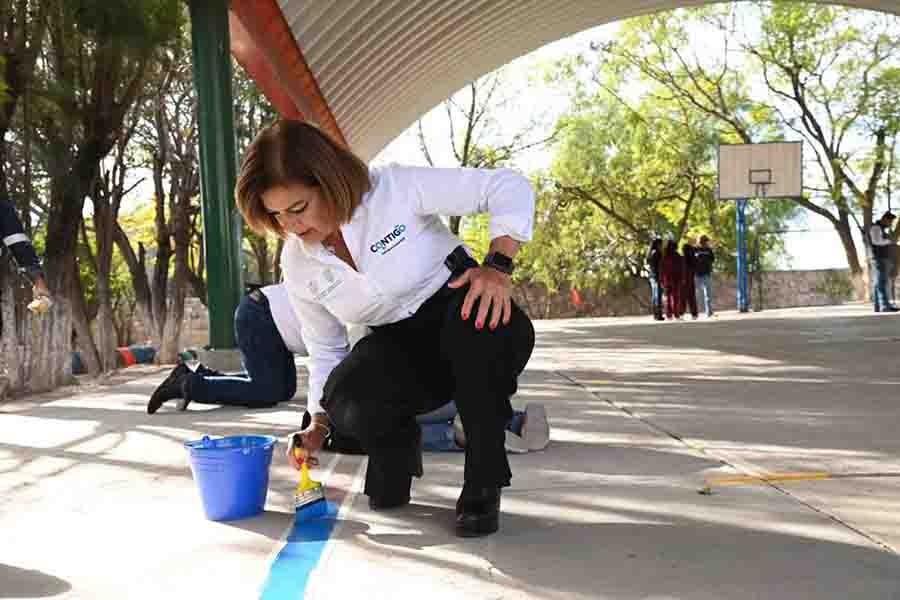Autoridades entregan mobiliario escolar y rehabilitan instalaciones de primaria de Ezequiel Montes Autoridades entregan mobiliario escolar y rehabilitan instalaciones de primaria de Ezequiel Montes