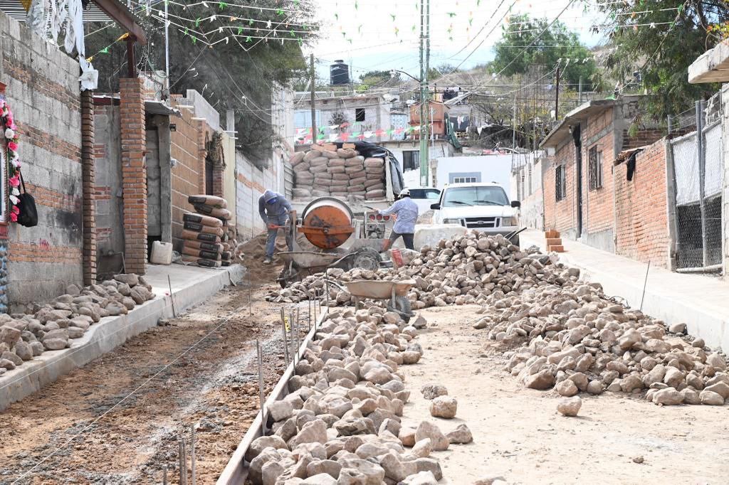 Supervisa titular de CEI rehabilitación de calles en Tequisquiapan
