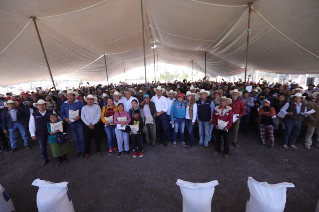 Apoya SEDEA a más de mil familias del campo en Colón con entrega de maíz