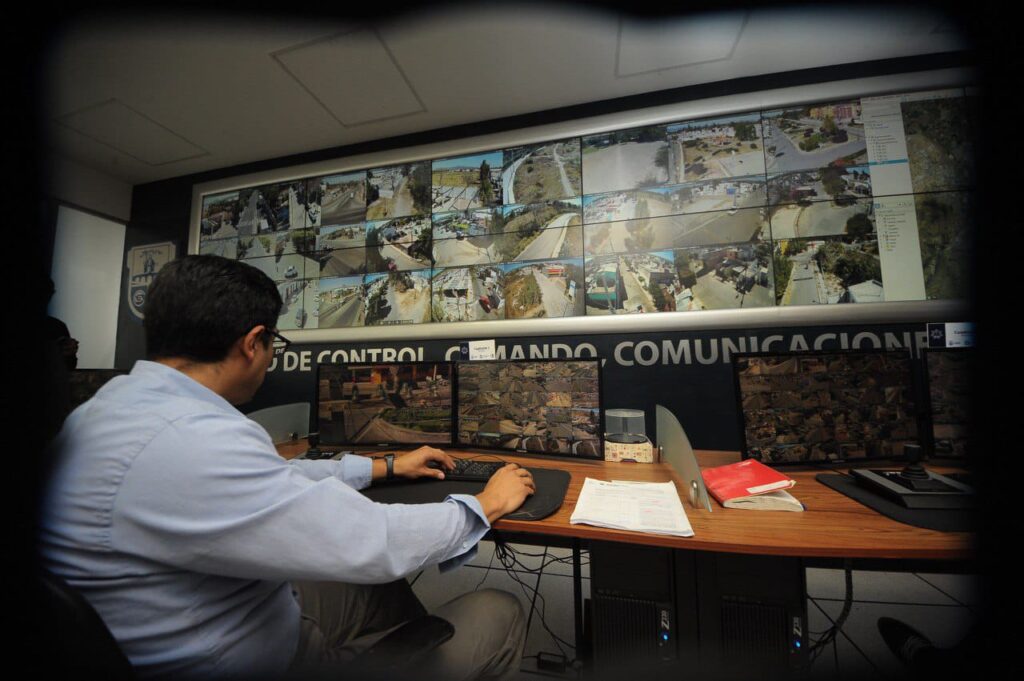 Roberto Cabrera supervisa monitoreo de seguridad que realiza el C4 de San Juan del Río