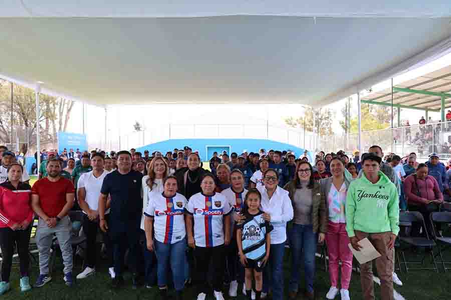 Entregan cancha de futbol rápido y material deportivo en Tolimán