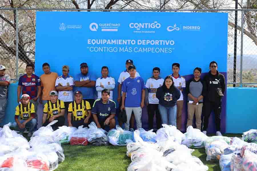 Entregan cancha de futbol rápido y material deportivo en Tolimán