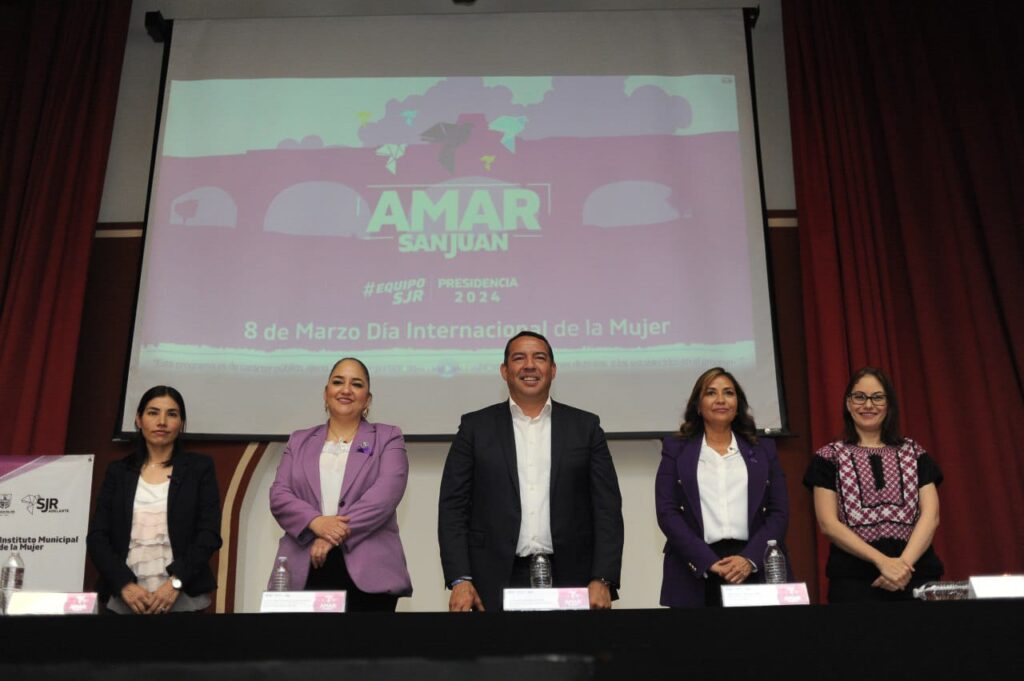 Roberto Cabrera entrega Premio Sara Pérez Romero a mujeres sanjuanenses destacadas