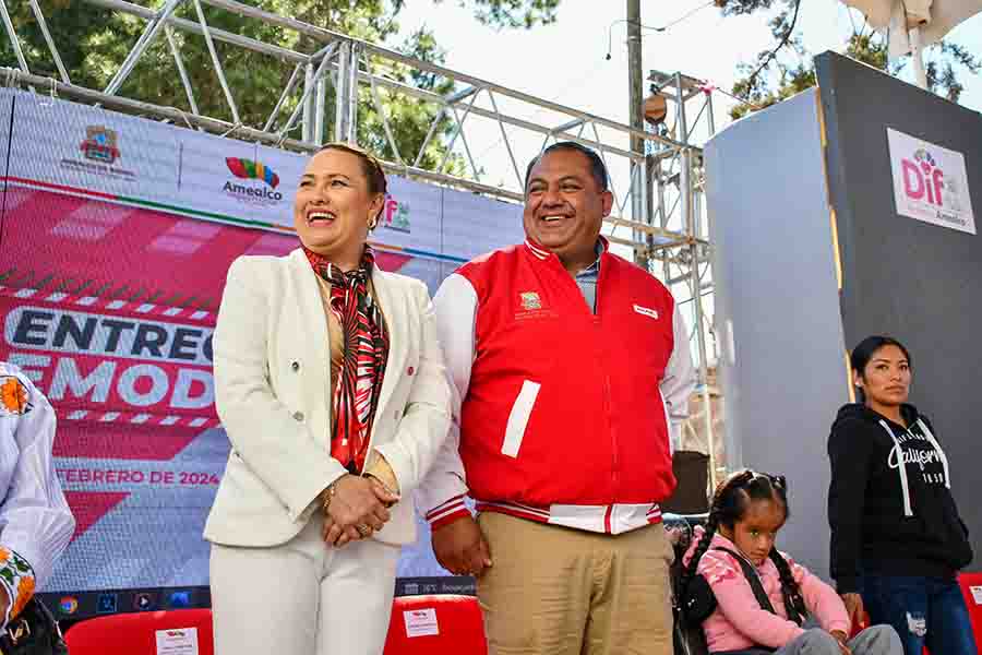 Presidente René Mejía y su esposa Anel López Ruiz renuevan instalaciones del DIF Municipal: encabeza ceremonia de entrega de remodelación y construcción del 2do piso.