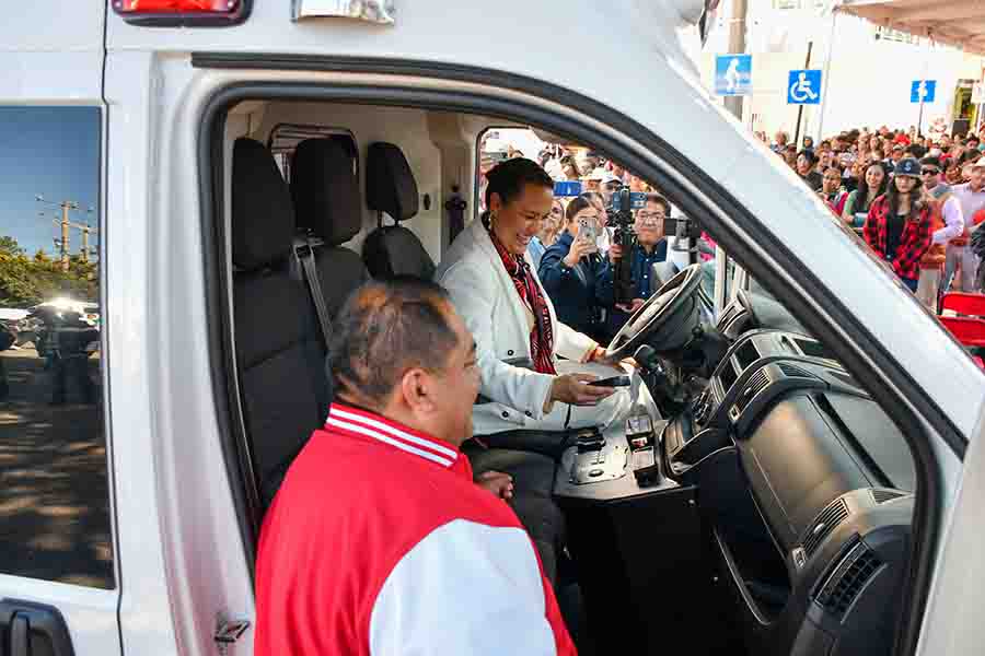 Presidente René Mejía y su esposa Anel López Ruiz renuevan instalaciones del DIF Municipal: encabeza ceremonia de entrega de remodelación y construcción del 2do piso.