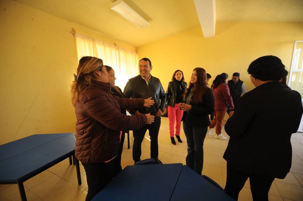 Georgina Sánchez y Roberto Cabrera inauguran aula y entregan equipo para Jardín de Niños en Palma de Romero