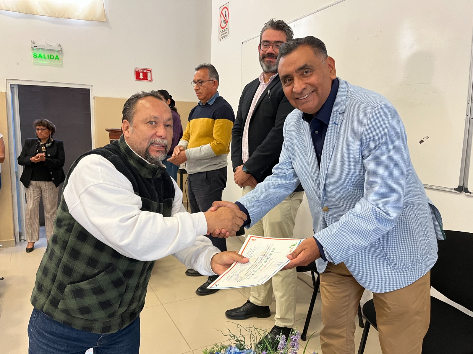 Se especializan docentes del CECyTEQ en Logística