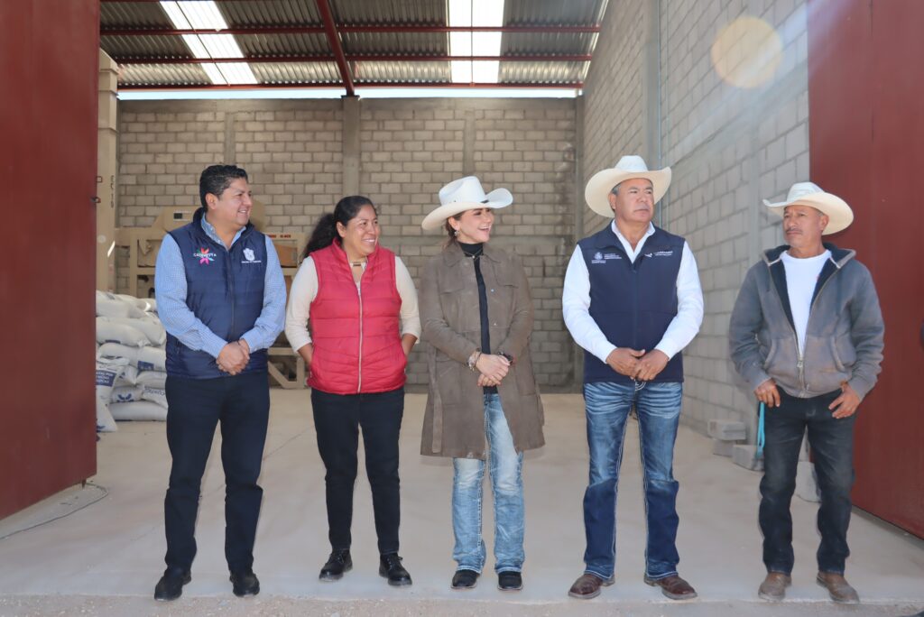Encabeza Miguel Martínez entrega de maíz a 150 productores de Pueblo Nuevo y Mintehé