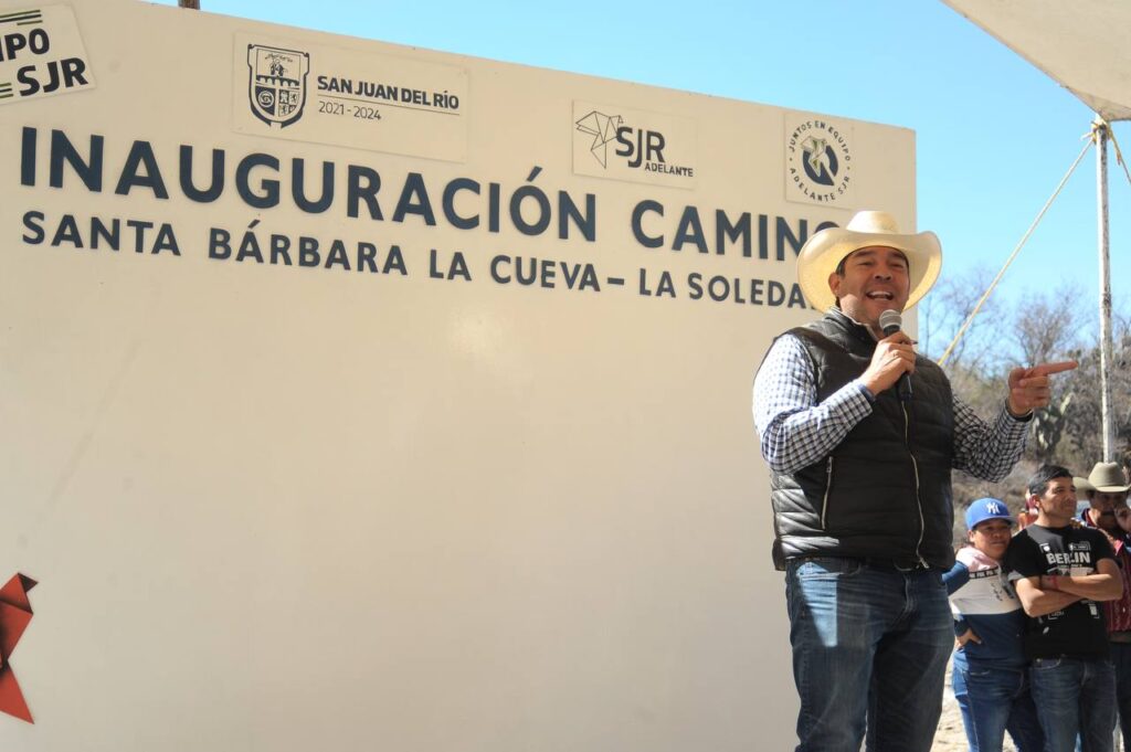 Roberto Cabrera inaugura Camino Santa Bárbara La Cueva-La Soledad