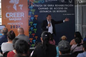 Roberto Cabrera rehabilita camino de acceso a Estancia de Bordos con una inversión superior a los 3 mdp