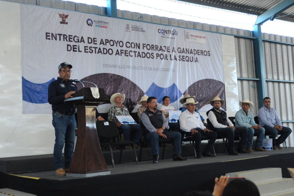 SEDEA y municipio de San Juan del Río entregan 242 toneladas de forraje a productores sanjuanenses