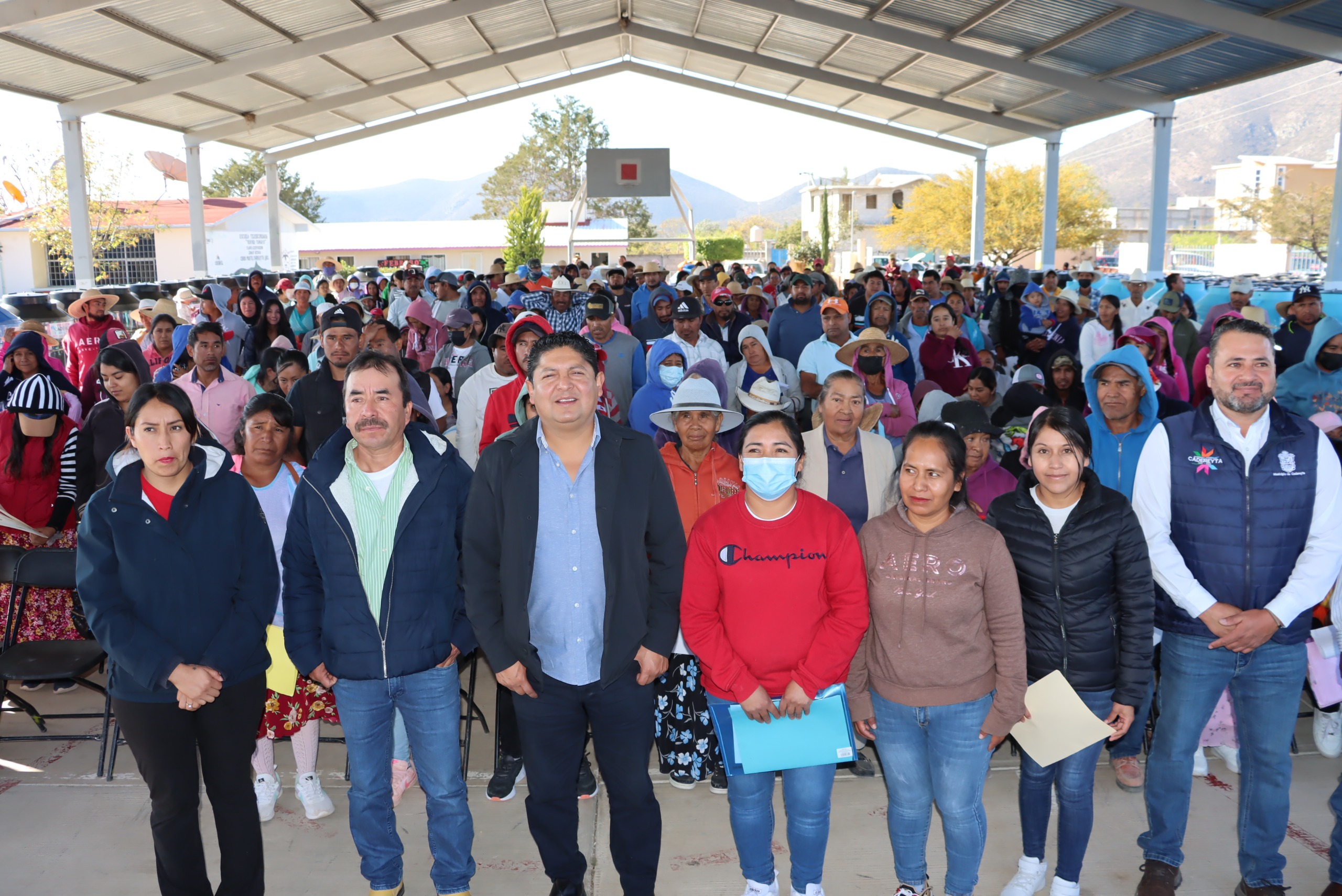 Encabeza Miguel Martínez entrega de 411 cisternas y anuncia la compra de tres pipas