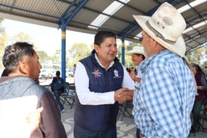 Encabeza Miguel Martínez entrega de maíz a 313 ejidatarios