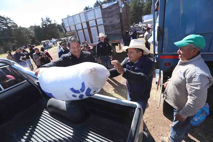 Apoya SEDEA a cerca de cinco mil familias del campo en Amealco