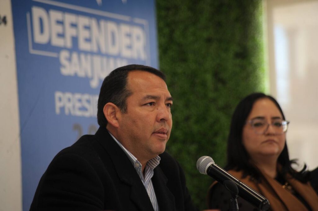 Roberto Cabrera firma convenio para atender a la niñez y adolescencias en contacto con la ley
