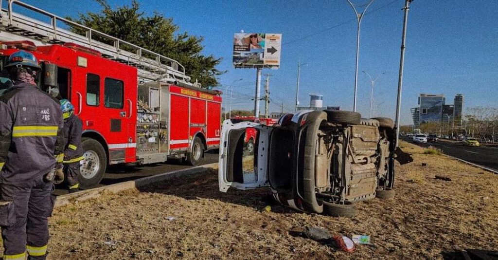 Accidente vehicular ocurrido sobre el Paseo de la República.