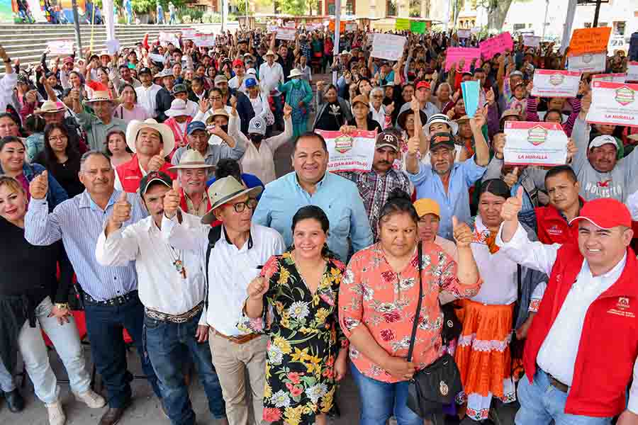 Frente a más de 1,500 personas el Presidente René Mejía encabeza arranque masivo de obras para las comunidades Amealcenses.