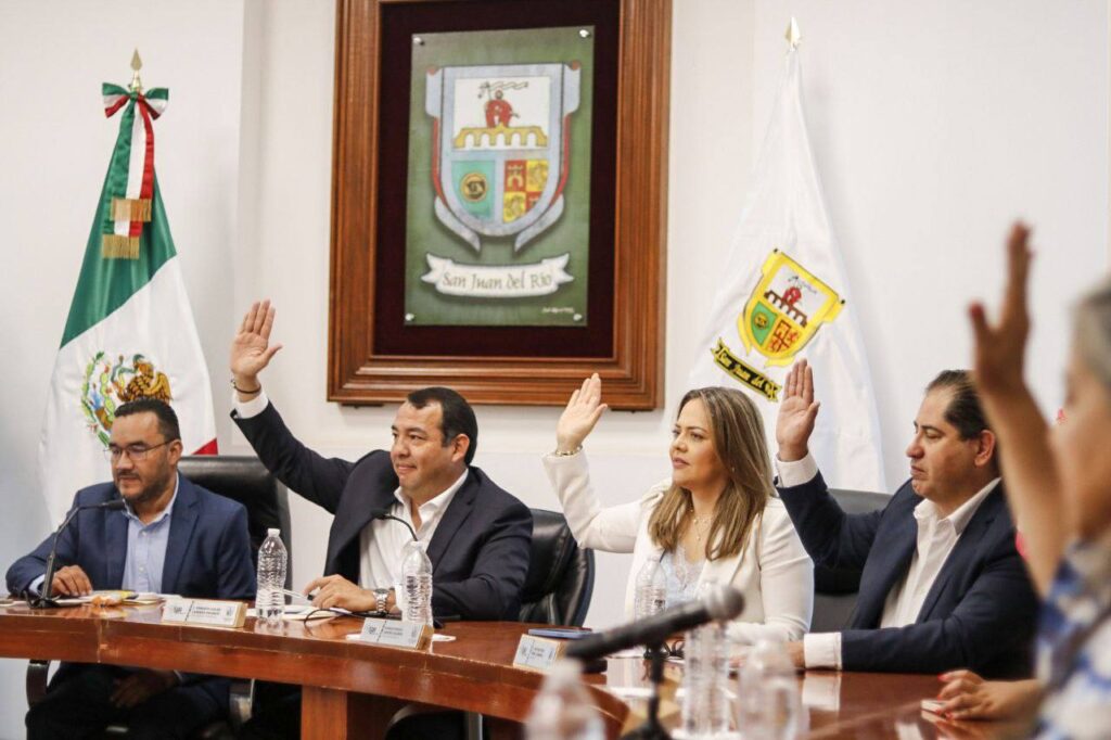 Ayuntamiento de San Juan del Río autoriza licencia temporal para Roberto Cabrera