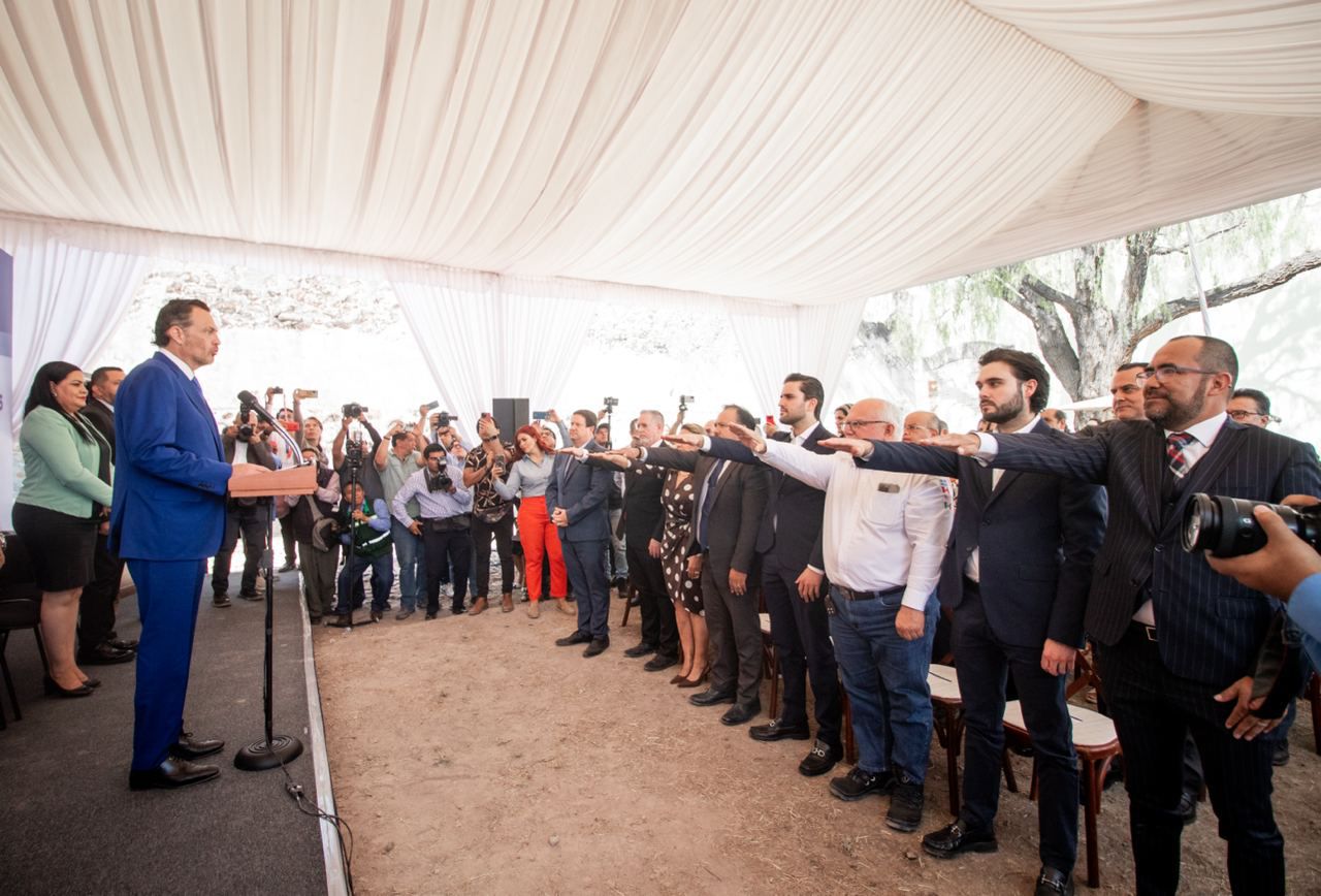 El gobernador del estado de Querétaro y la presidenta municipal de San Juan del Río, asisten como invitados de honor a la Toma de Protesta de la Canacintra 2024-2025