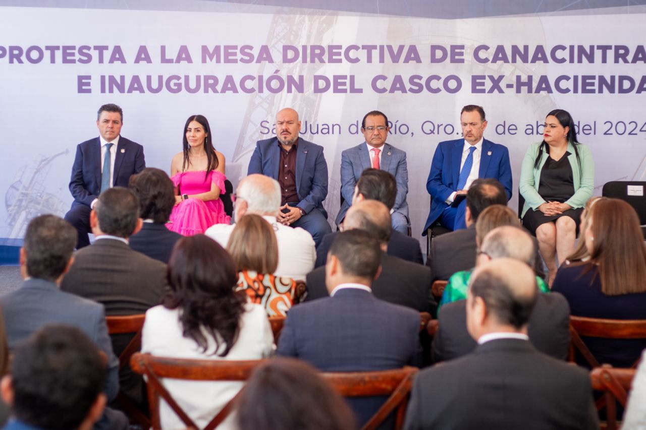 El gobernador del estado de Querétaro y la presidenta municipal de San Juan del Río, asisten como invitados de honor a la Toma de Protesta de la Canacintra 2024-2025