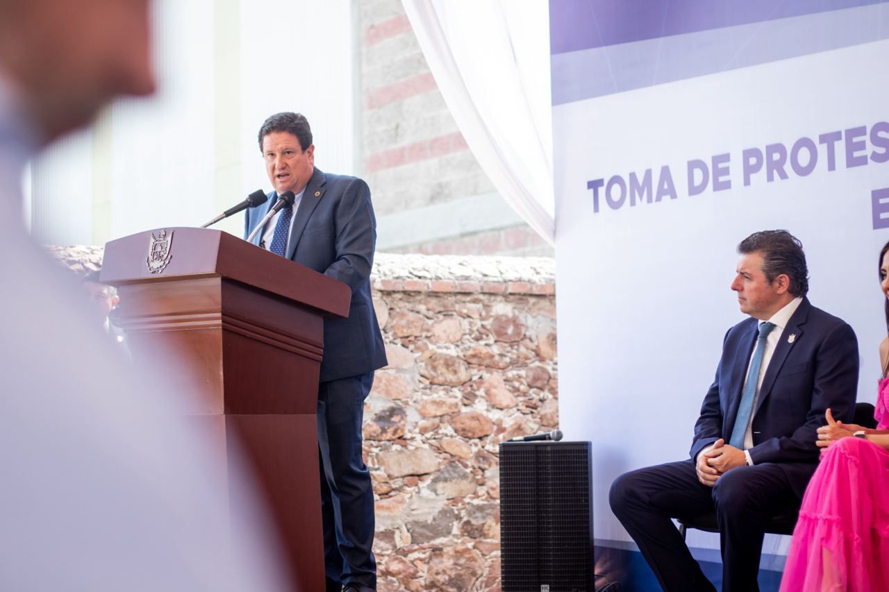 El gobernador del estado de Querétaro y la presidenta municipal de San Juan del Río, asisten como invitados de honor a la Toma de Protesta de la Canacintra 2024-2025