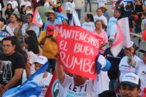 Acompañan más de dos mil personas a Manuel Montes en Arranque de Campaña