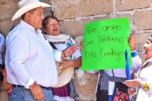 René Mejía Montoya se compromete apoyo económico a artesanos de Amealco para potenciar el turismo local