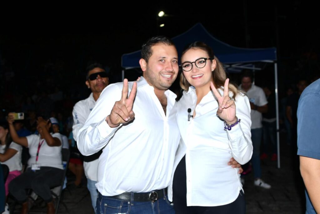 Lupita Pérez realiza cierre de campaña en la cabecera municipal de Ezequiel Montes.